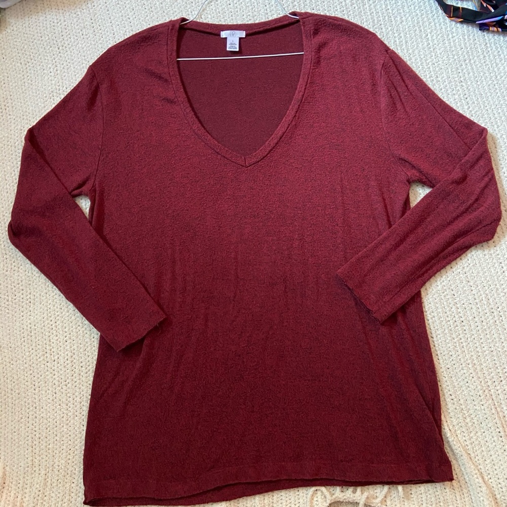Burgundy long sleeve V-neck shirt
